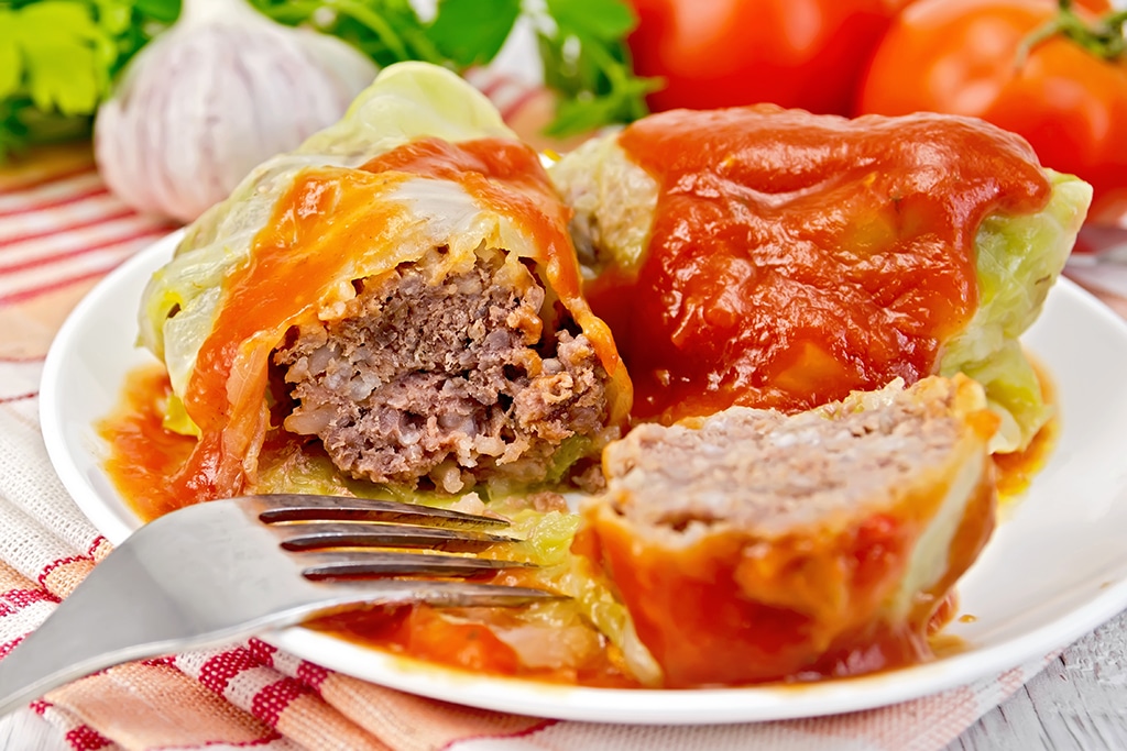 cabbage rolls with tomato sauce